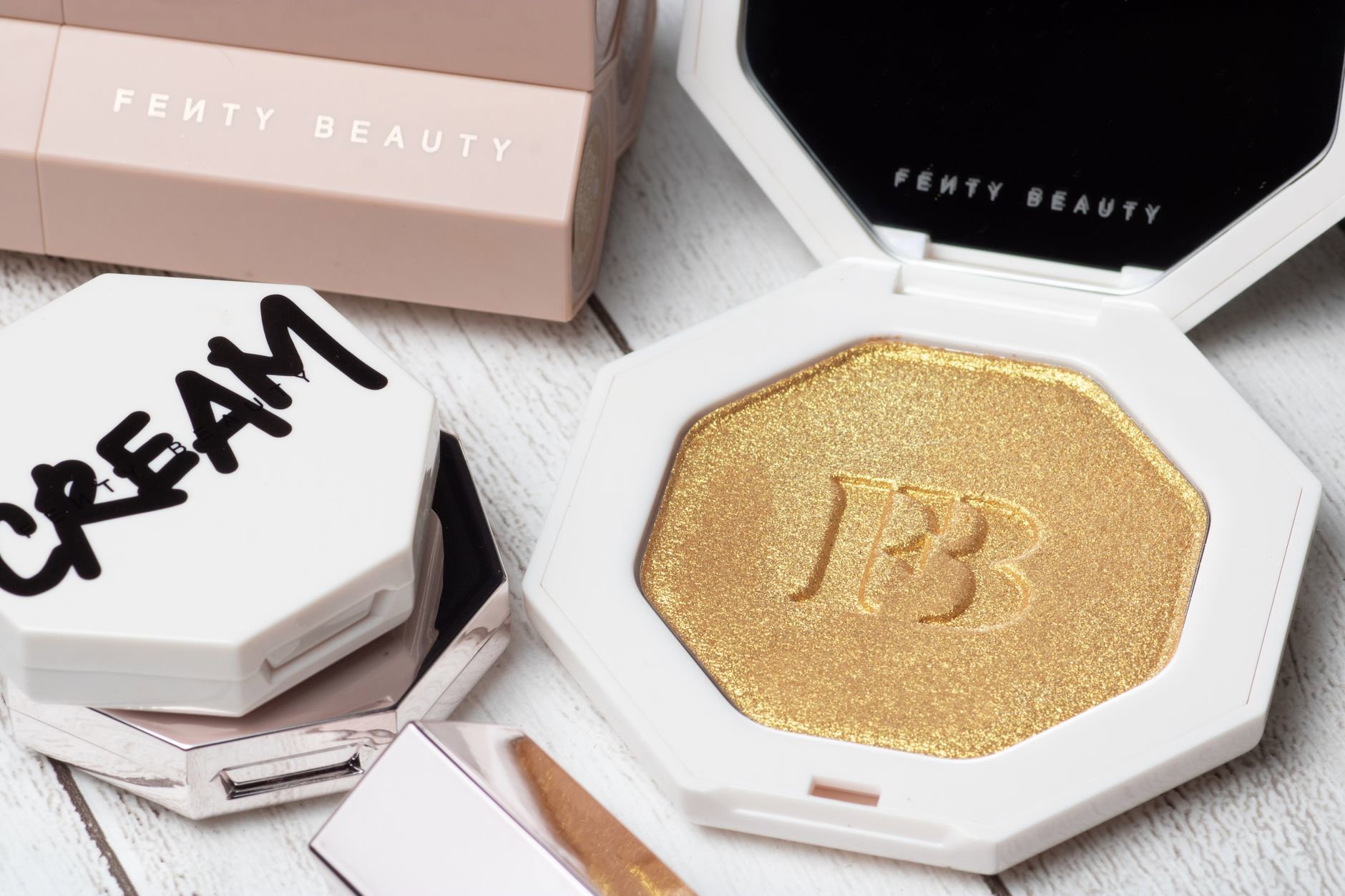 glowy makeup highlighter cream texture