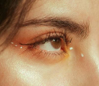 AI Glow en 2026 : le glow high-tech sans peau luisante