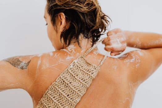 Body Exfoliants for Back Acne: What Works?
