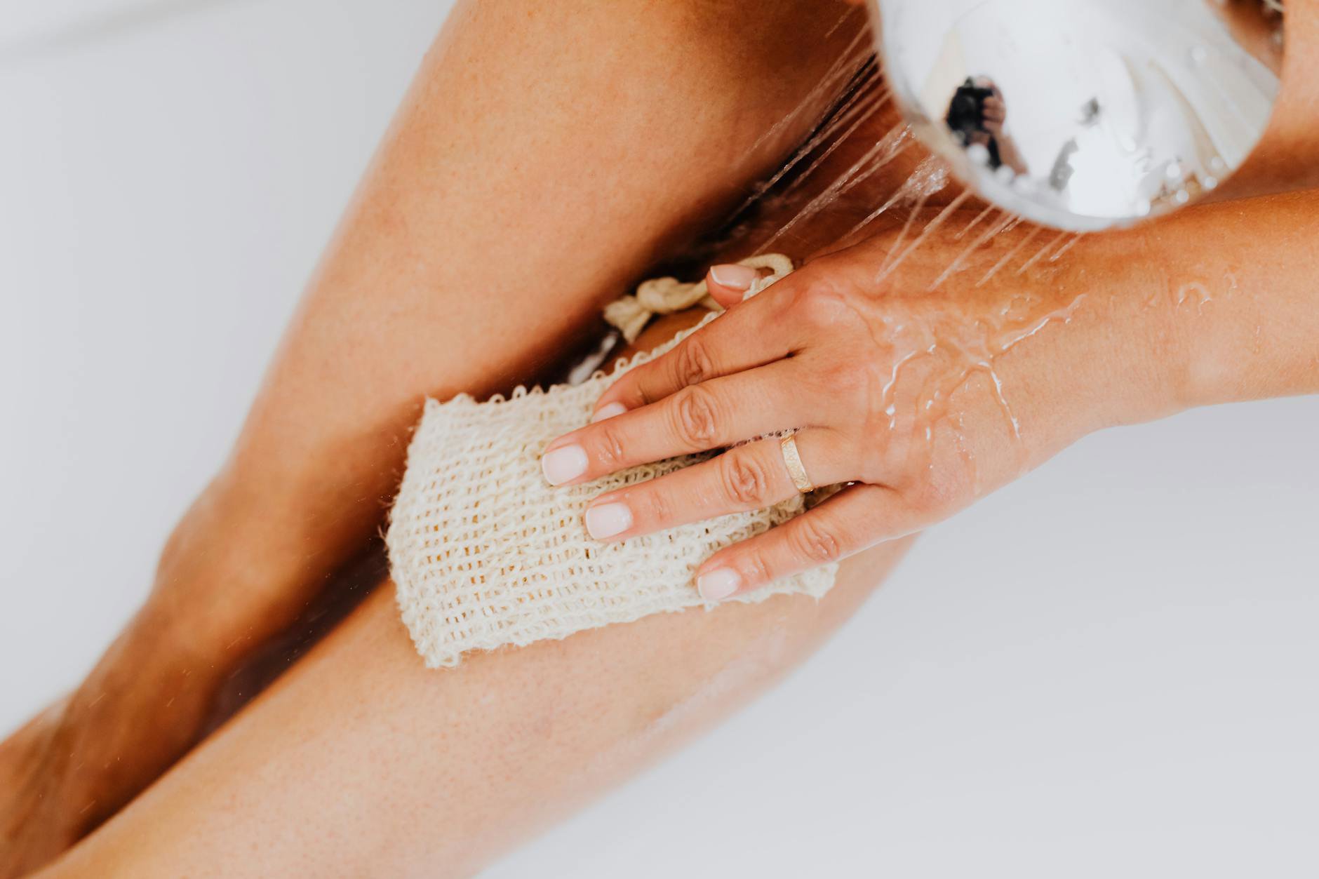 Body Scrub vs Body Wash: What’s the Difference?