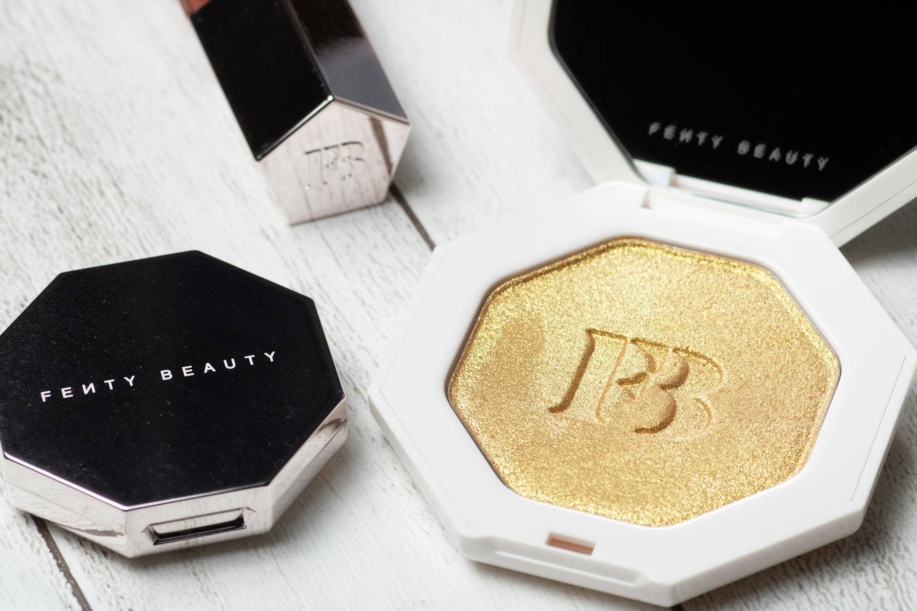 Fenty Beauty Gloss Bomb applicator