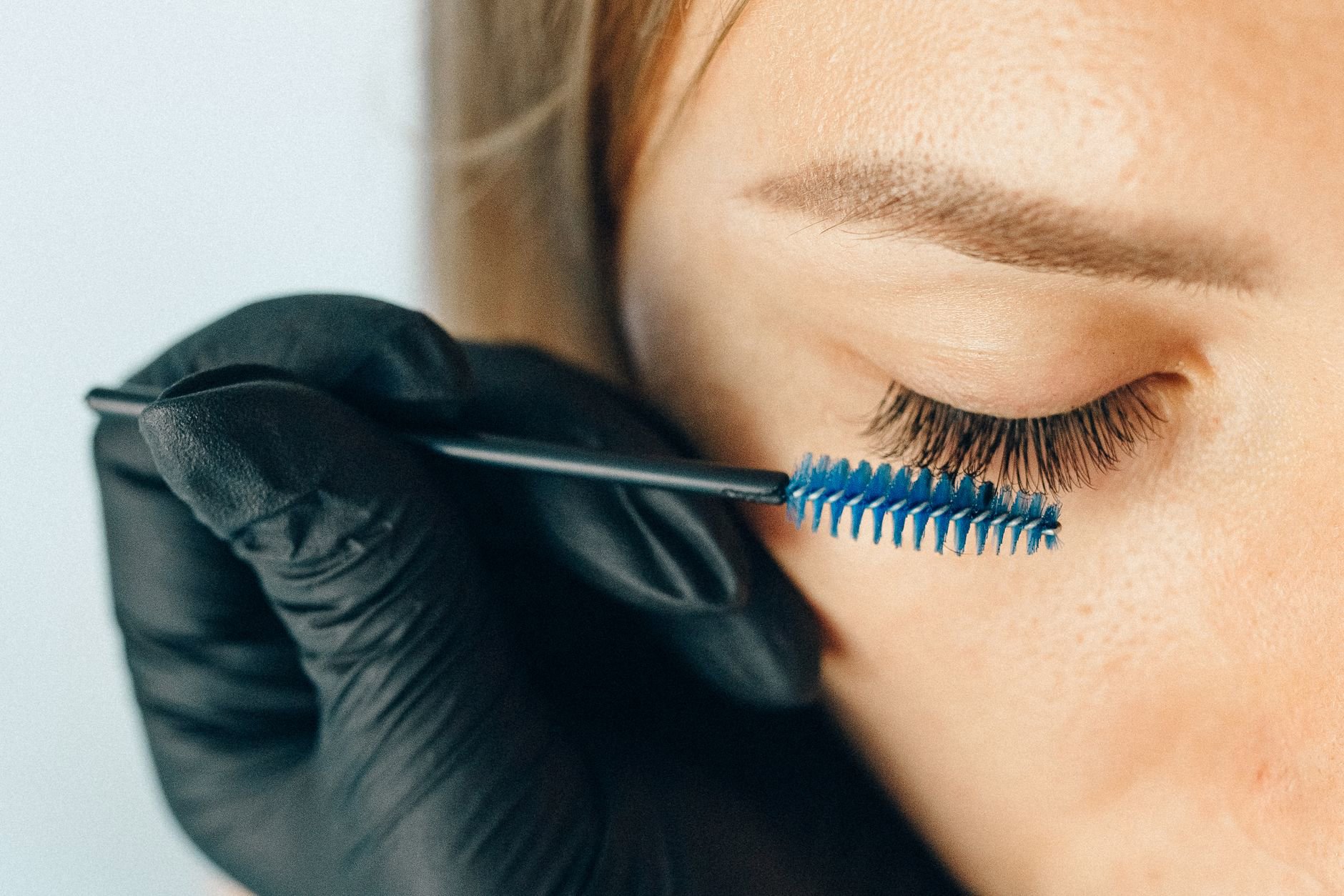 Comment faire pousser ses cils sans risque (et quoi éviter)