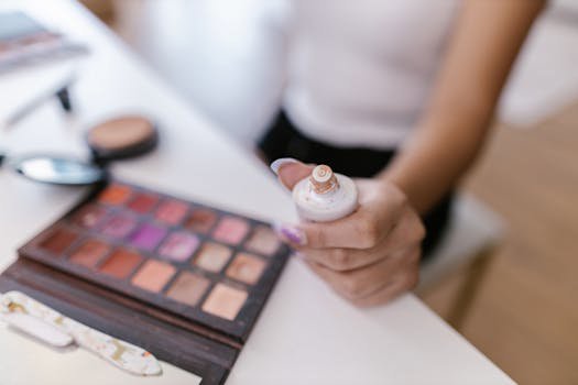 Cómo usar primer facial para poros y piel grasa