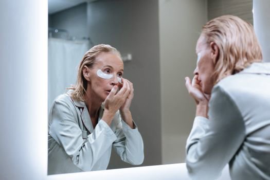 Crème contour des yeux : efficace contre les rides ?
