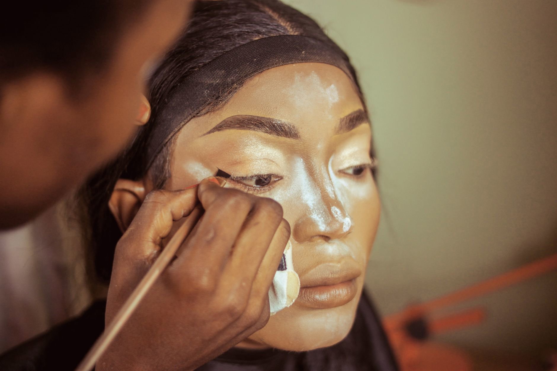 powder highlighter cheekbone application map
