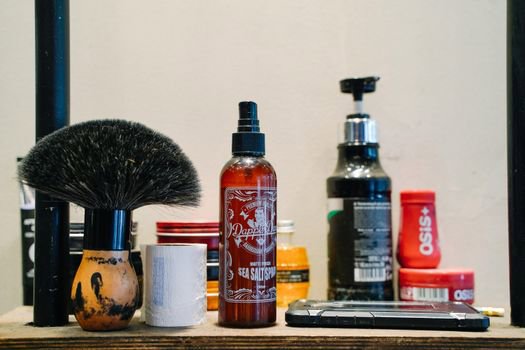 Hair Styling Cream vs Pomade: Which Should You Use?