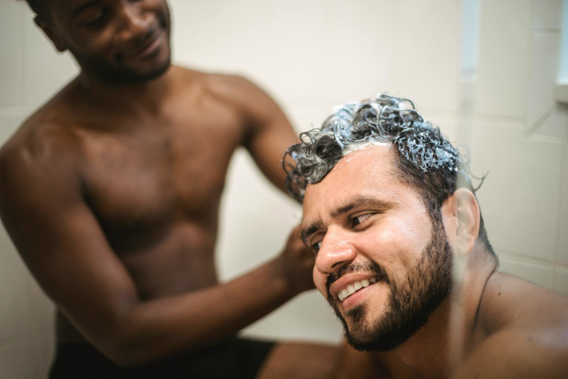 Hair Styling Powder vs Dry Shampoo: What’s the Difference?