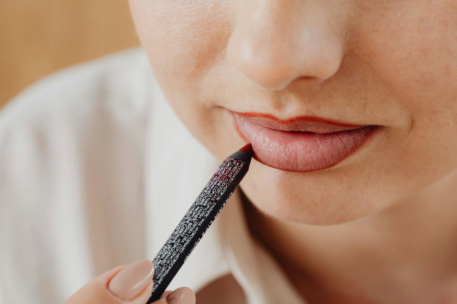 How to Apply Lipstick for Thin Lips (Plumper Look)