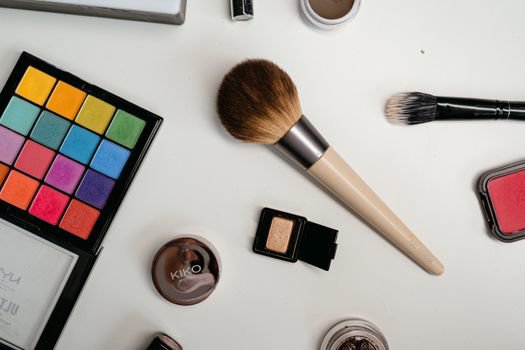 How to Apply Pressed Powder Without Looking Cakey