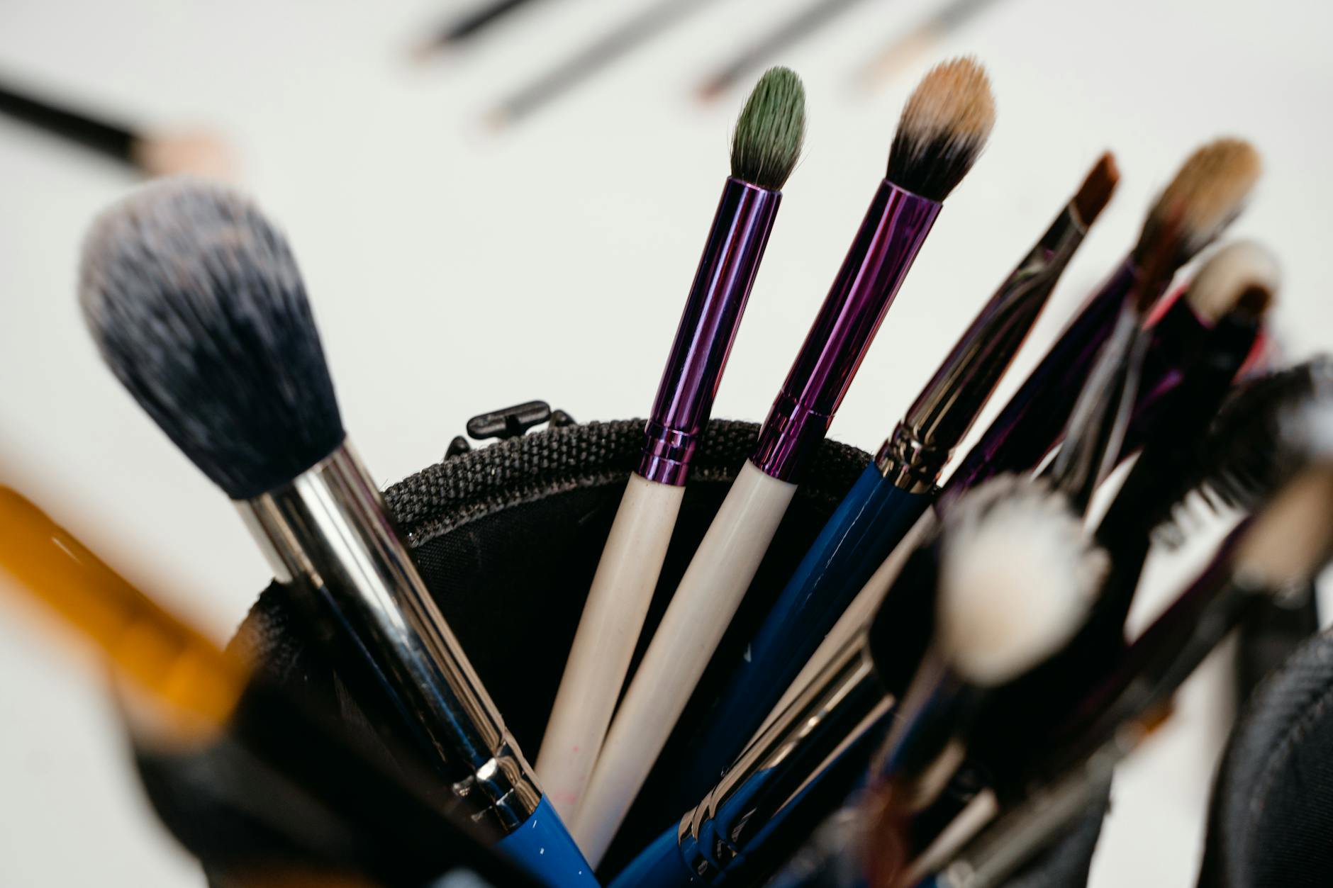 How to Choose the Right Foundation Brush