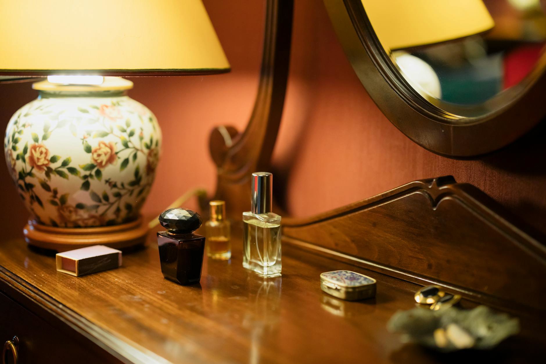 How to Layer Eau de Parfum with Other Scents