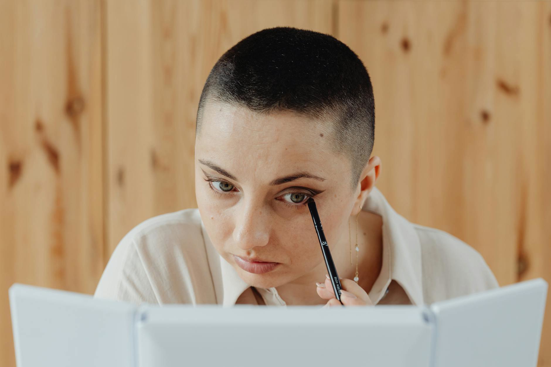 How to Stop Liquid Eyeliner From Smudging