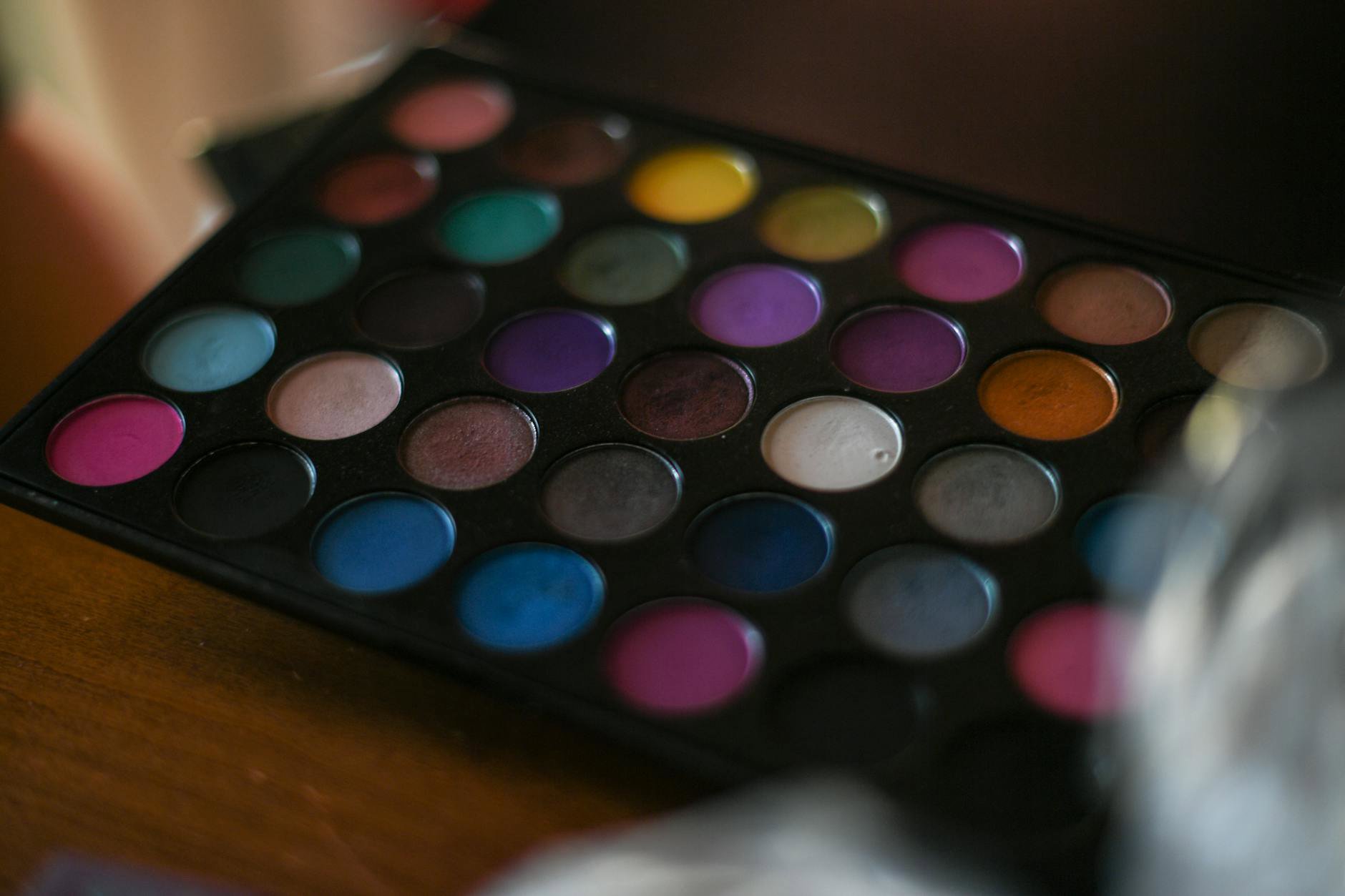 expired eyeshadow palette close-up cracked pan