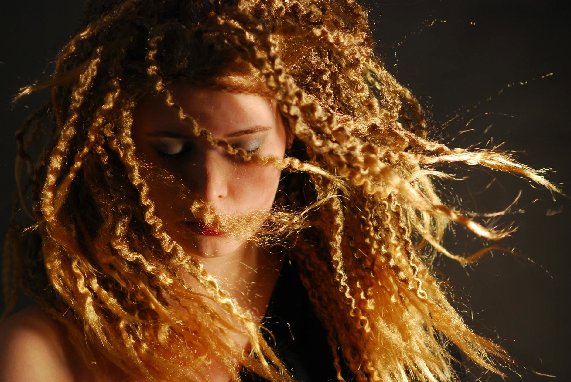 close-up hair roots volume lift texture