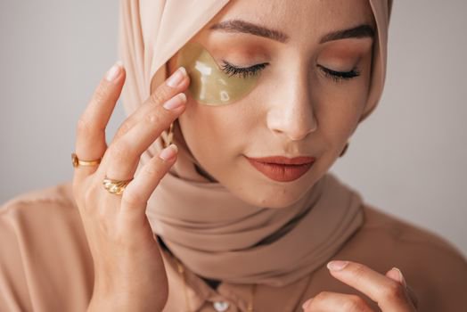 How to Use Under-Eye Masks for Puffiness & Dark Circles