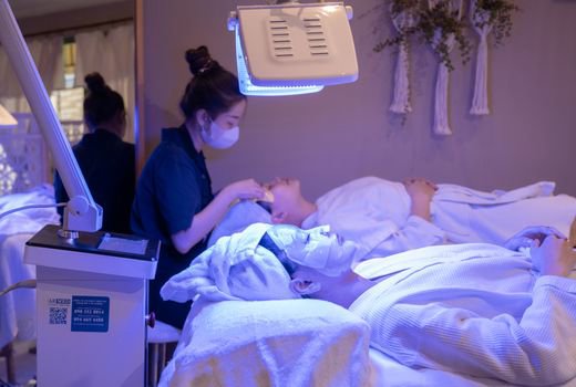 Irish women: the €14.93 LED mask deal worth a look