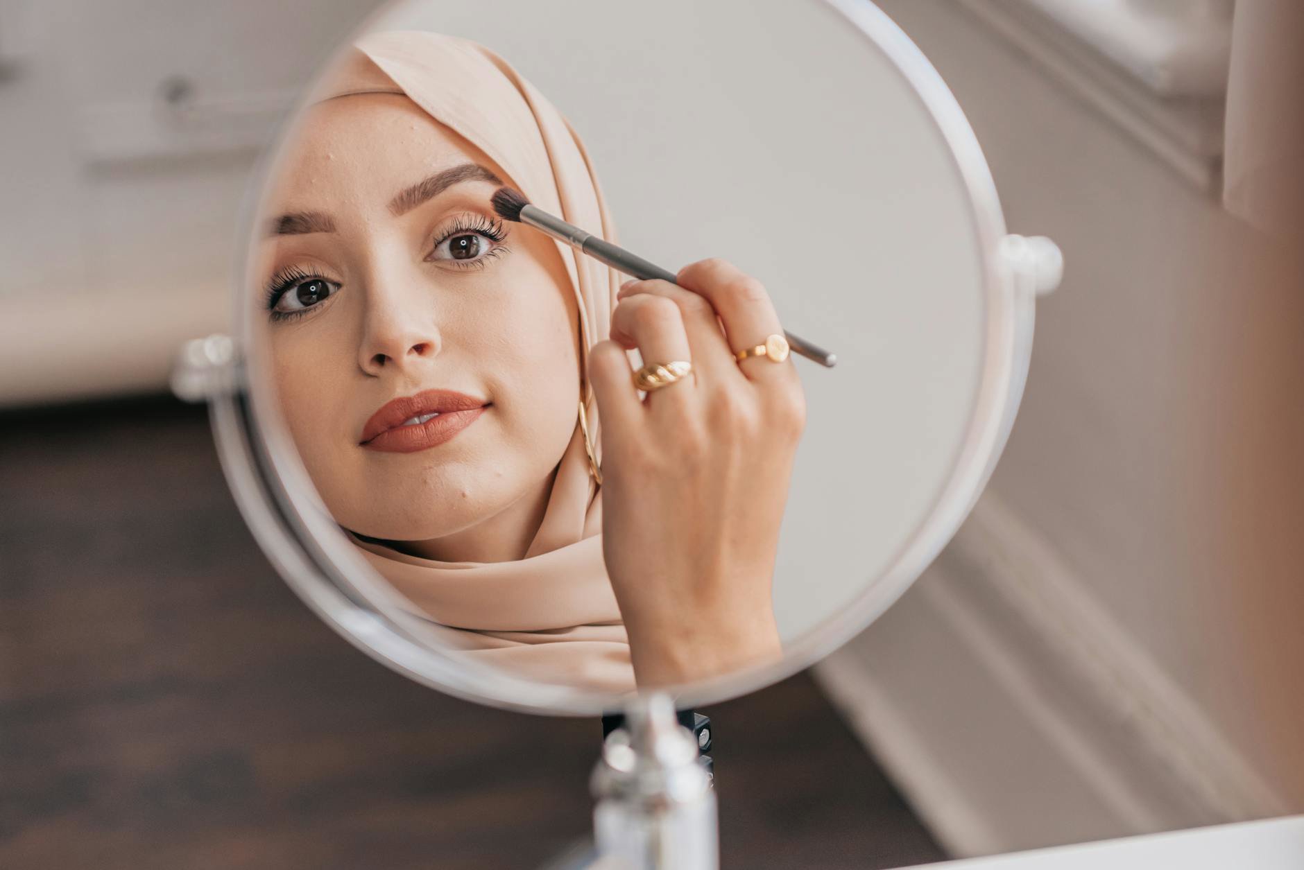 The Irish ‘Long-Wear Base’ Fix: Primer, Spray, Brush