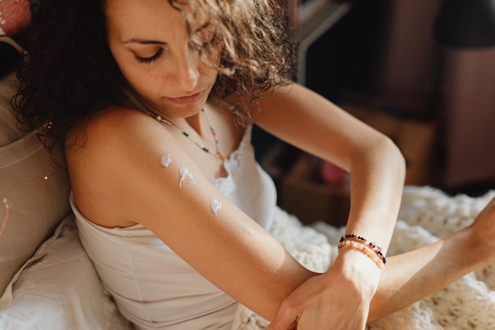 curly hair applying curl cream in sections