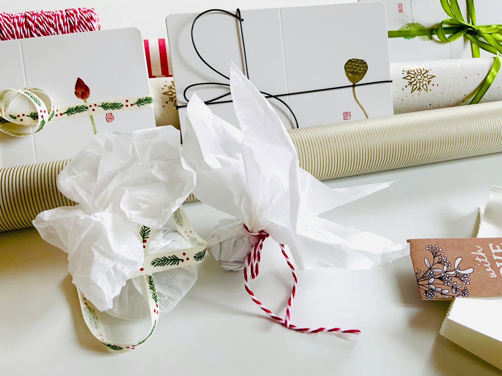 gift wrapping beauty set tissue paper