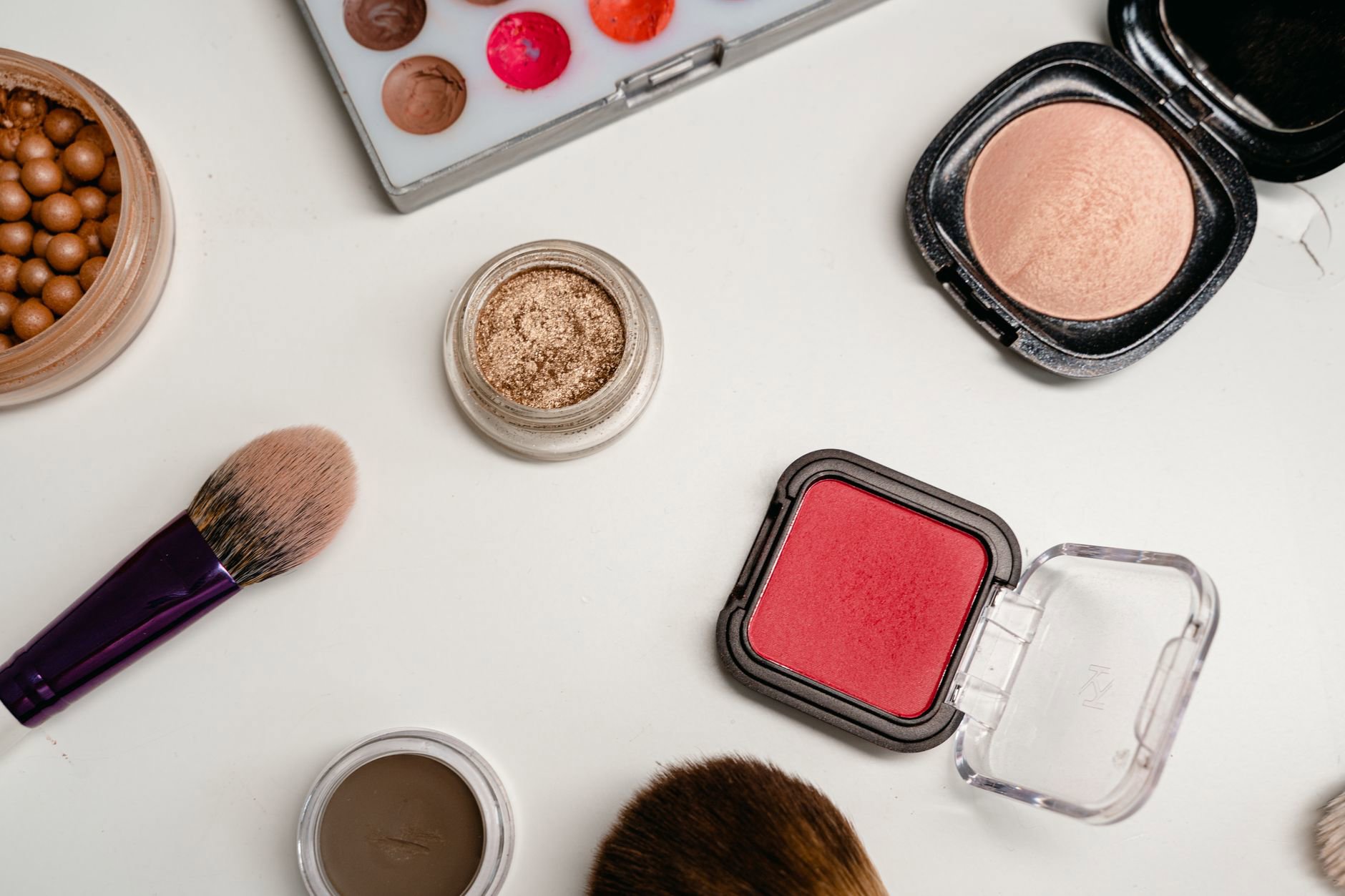 Powder Blush vs Bronzer: What’s the Difference?