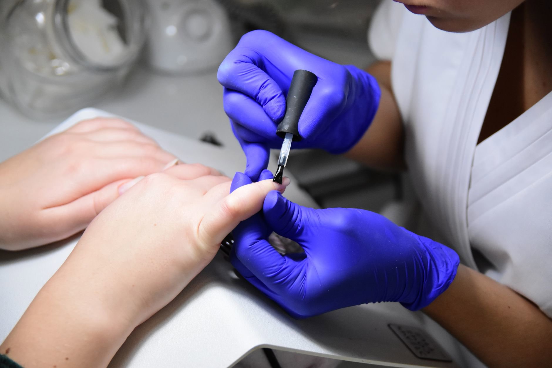 manicure sealing free edge nail technique