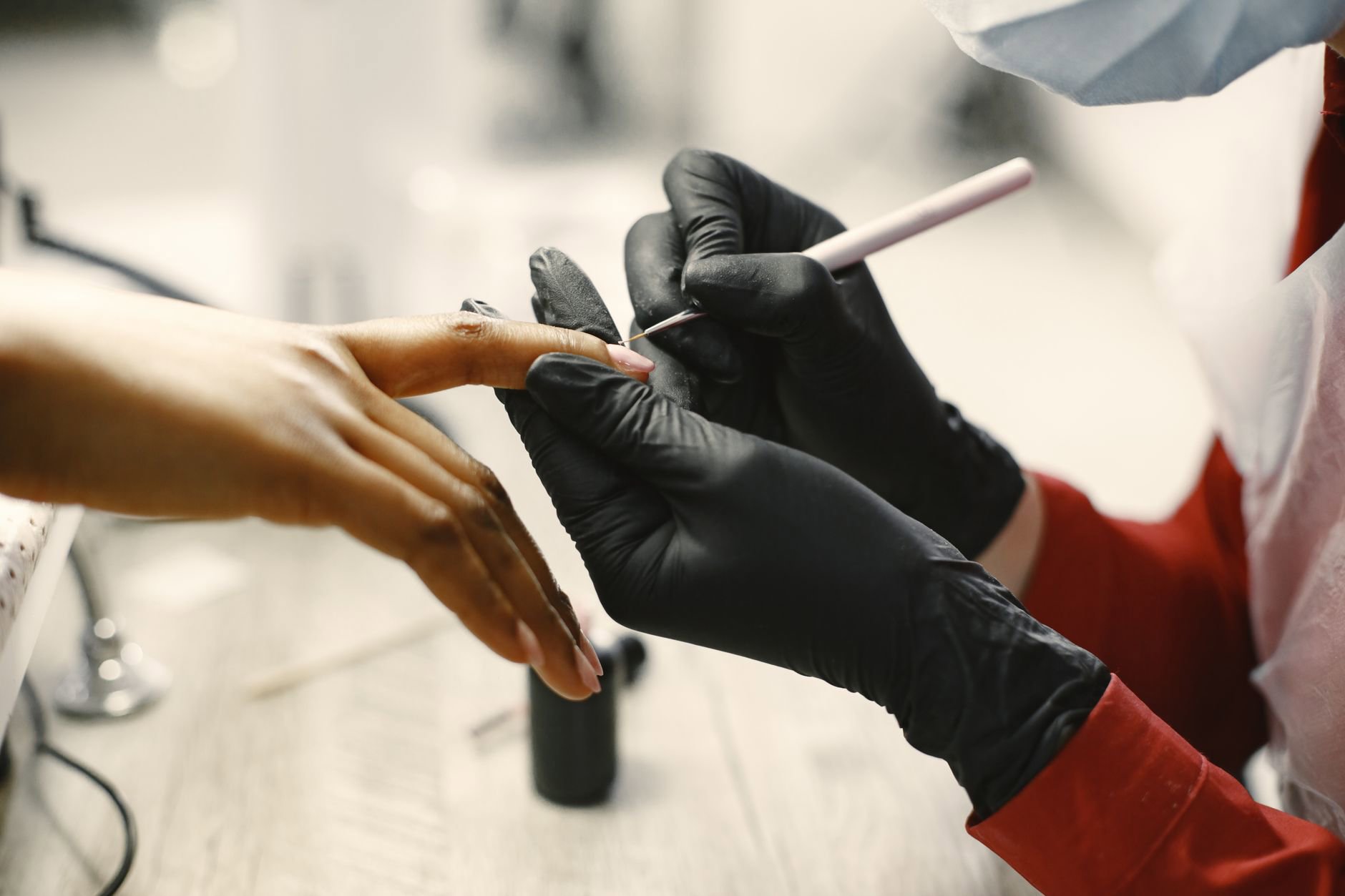 Qué es el top coat y para qué sirve en las uñas