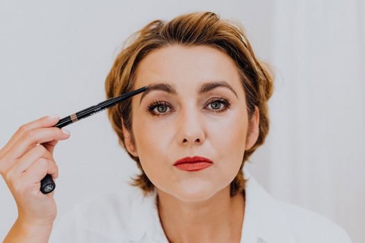 Qué lápiz de cejas elegir para cejas escasas