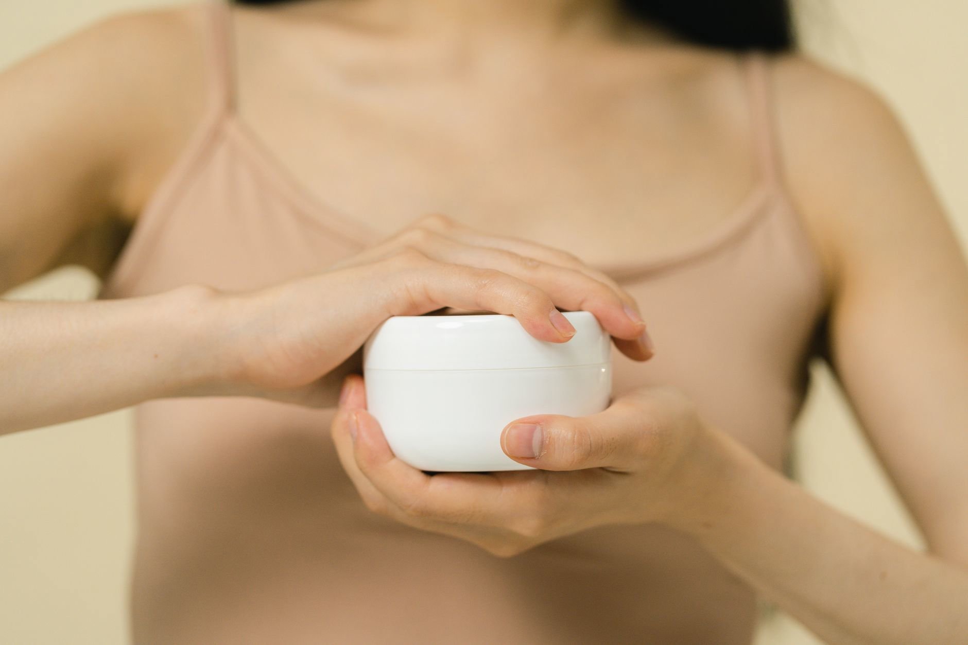 leave-in conditioner cream texture in hand
