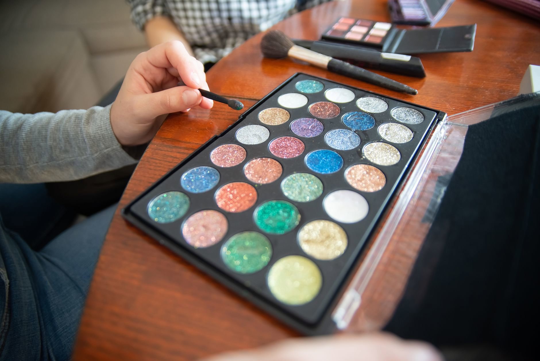 Quelle couleur de crayon yeux choisir selon tes yeux ?