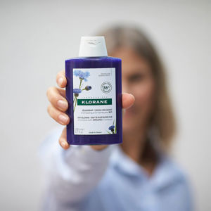 Klorane Anti-Yellowing Shampoo With Organic Centaury For White And Grey Hair