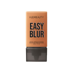 Huda Beauty smoothing foundation