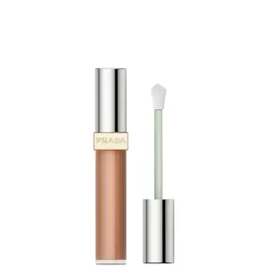 Prada Blurring Micro-Correcting