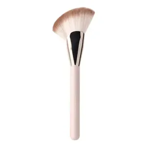 Rare Beauty Warm Wishes Angled Powder Brush - Brocha Biselada Para Polvos